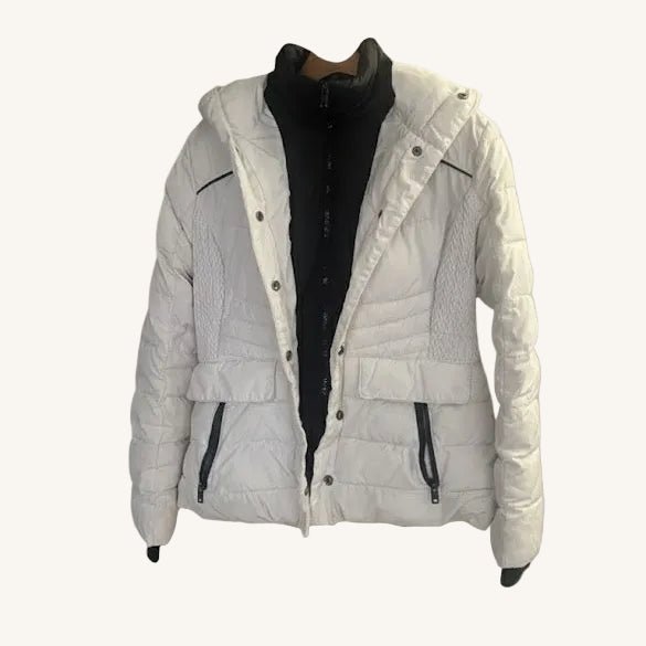 Superdry Puffer Jacket with Black Inner - Loot Yaar